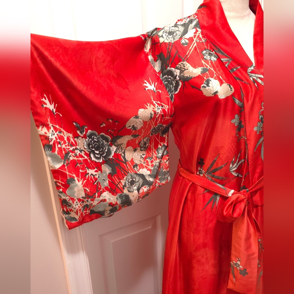 NATORI Kimono Style Long Robe with Sash Red With Black And White Floral Design
